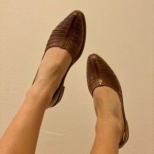 Bedstu slip ons with slight heel!